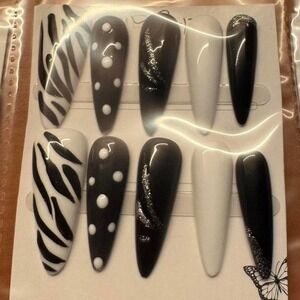 Monochrome Muse –‎ Patterned Nail Set (10pc)